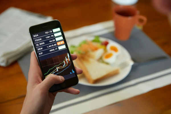スマホで資産を運用 手軽に株式投資ができるおすすめ投資アプリ7選 株式会社zuu 金融 itでエグゼクティブ層の資産管理と資産アドバイザーのビジネスを支援 スマホで資産を運用 手軽に株式投資ができるおすすめ投資アプリ7選 株式会社zuu 金融 itでエグゼクティブ層の資産管理と資産アドバイザーのビジネスを支援