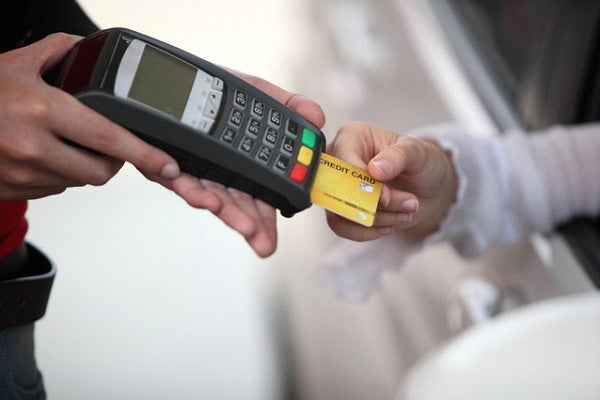 ガソリン代が安くなるクレジットカードを使おう！お得に使えるおすすめカードを紹介！