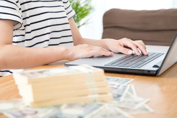 FXは副業になるの?会社員がバレずに取引する方法を解説!