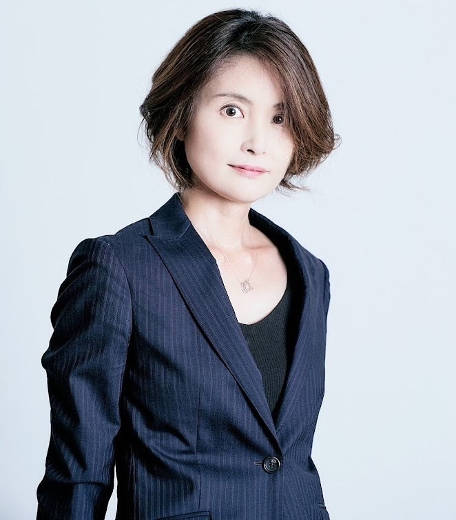 新井智美