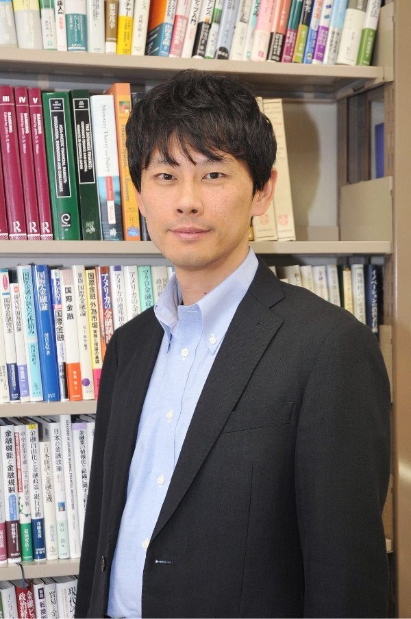 近藤 万峰(こんどう かずみね) 教授