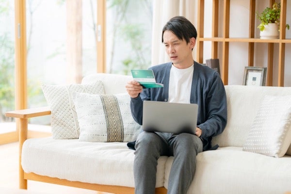 アコムの金利は他の消費者金融と比べて高い?