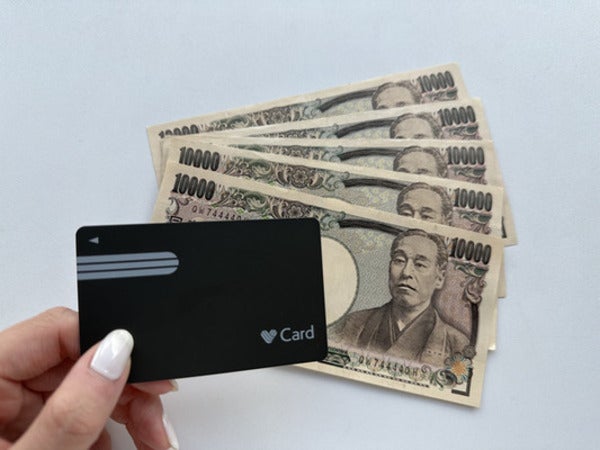 1万円札とアイフルのカード