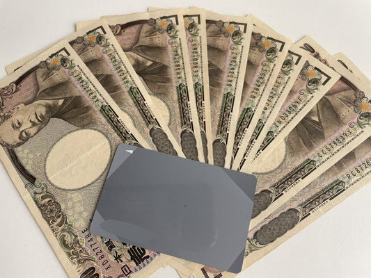 1万円札とレイクのカード